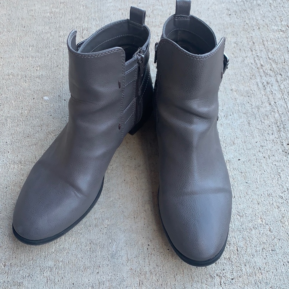 Gray Old Navy boots